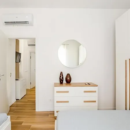 דירה Lovely House